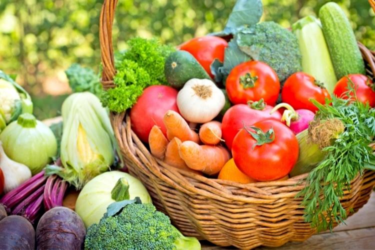 Rau xanh và trái cây cung cấp nhiều vitamin tốt cho người tổ đỉa